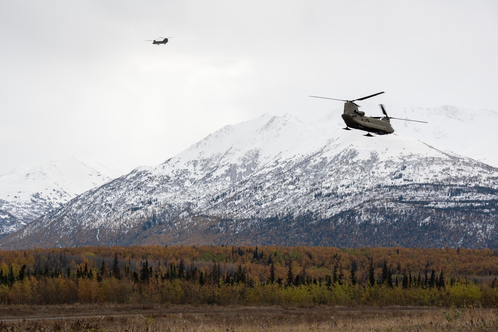 ‘Spartans’ and ‘Sugar Bears’ conduct airborne training at JBER