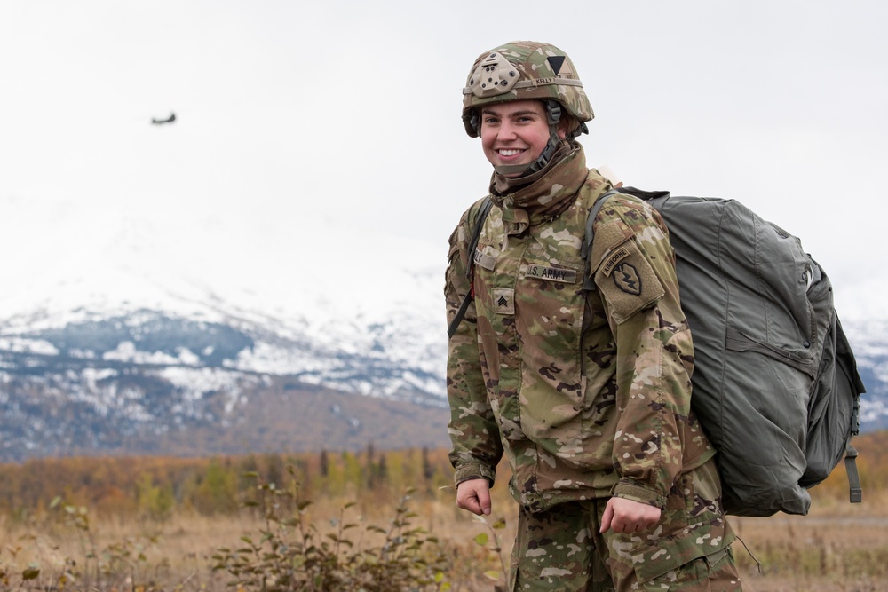 ‘Spartans’ and ‘Sugar Bears’ conduct airborne training at JBER