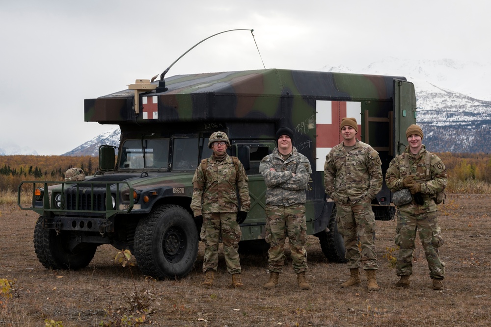 ‘Spartans’ and ‘Sugar Bears’ conduct airborne training at JBER
