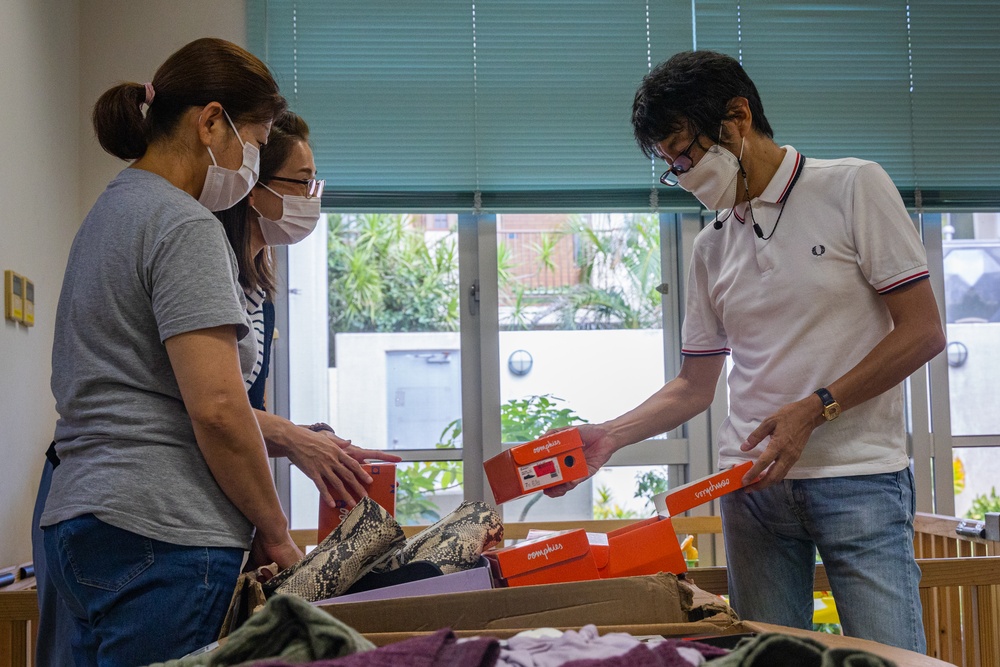 3rd Marine Division chapel donates to Okinawa single-mother shelter