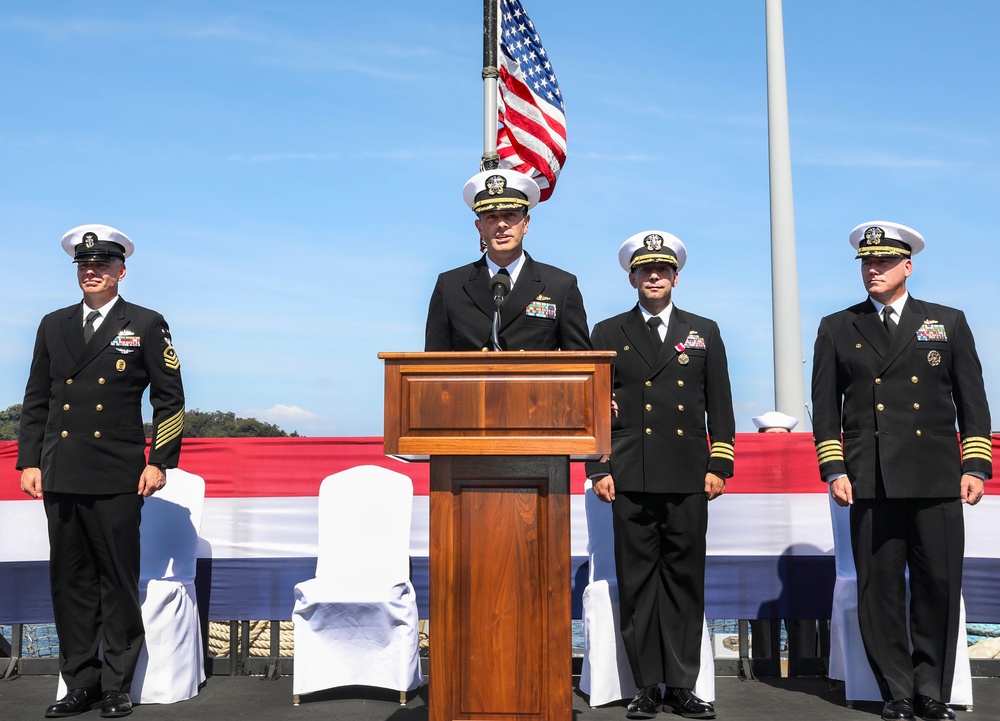 Benfold Holds Change of Command Ceremony
