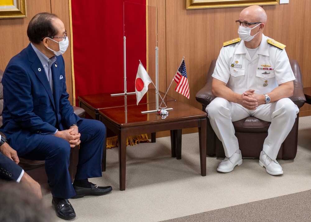 CNFJ visits Sasebo City Mayor's Office