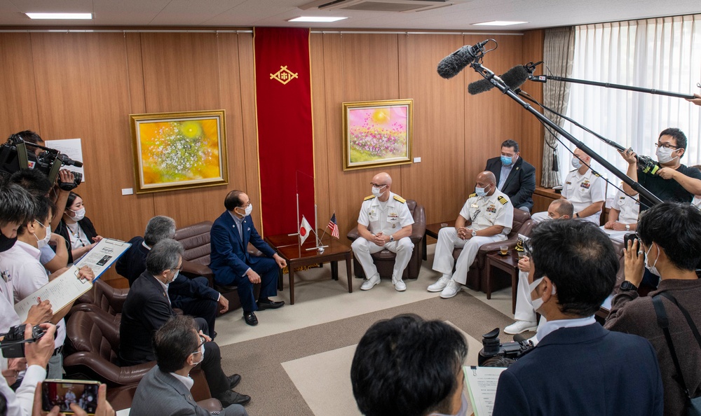 CNFJ visits Sasebo City Mayor's Office