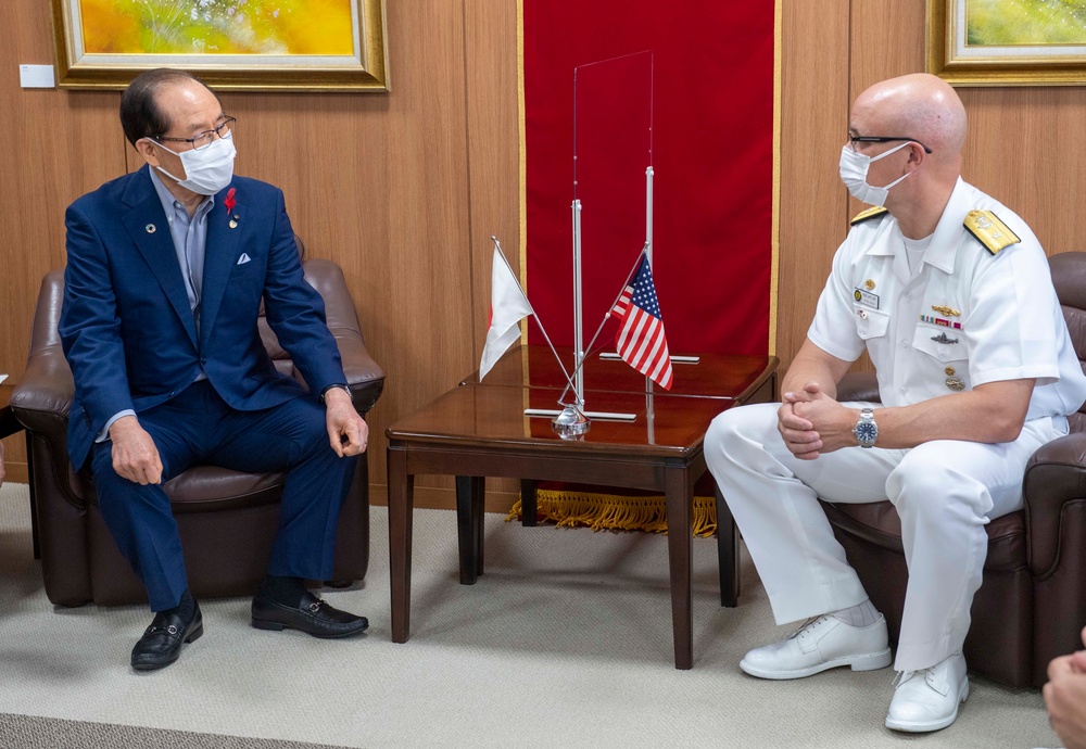 CNFJ visits Sasebo City Mayor's Office