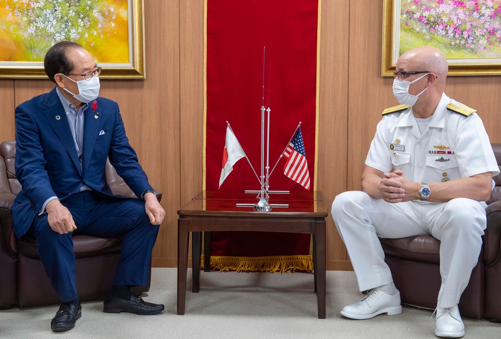 CNFJ visits Sasebo City Mayor's Office
