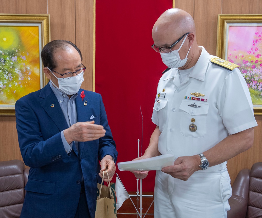 CNFJ visits Sasebo City Mayor's Office