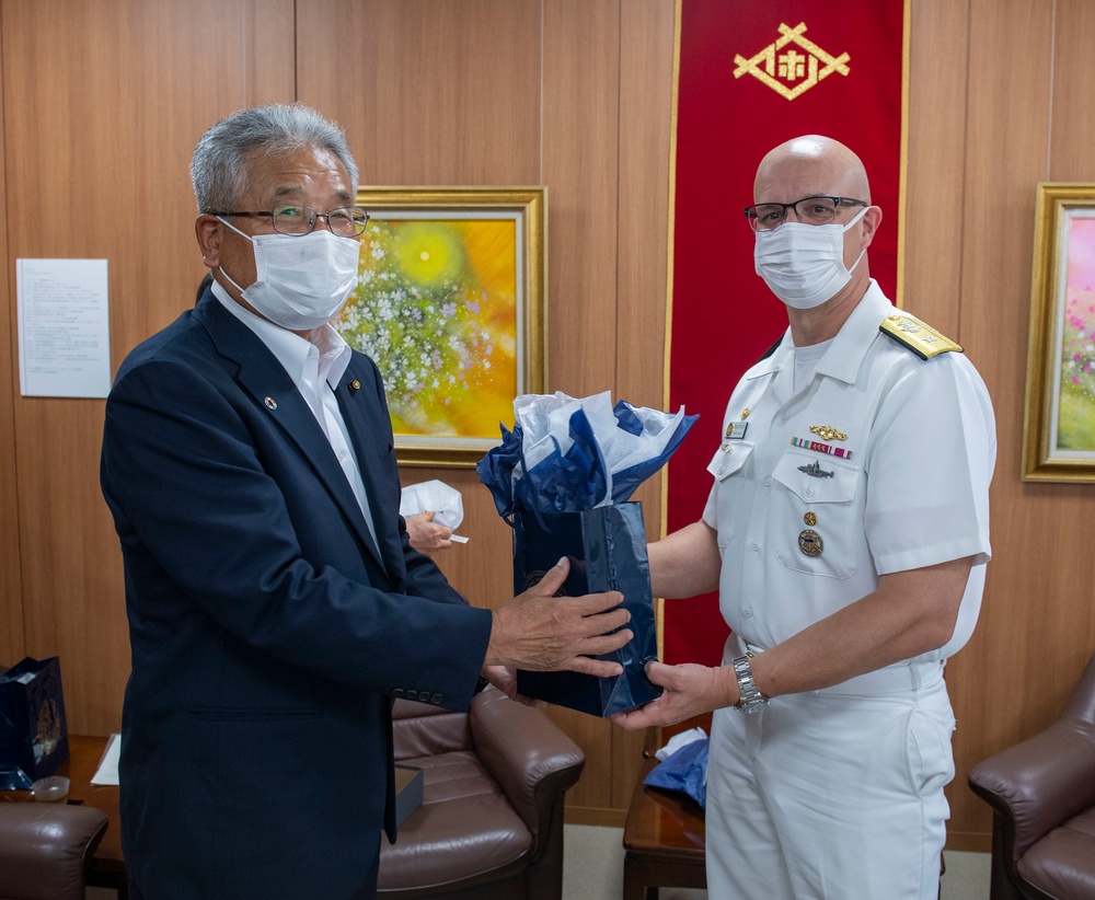 CNFJ visits Sasebo City Mayor's Office