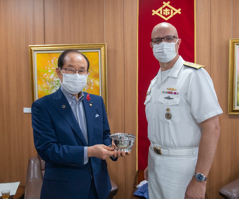 CNFJ visits Sasebo City Mayor's Office