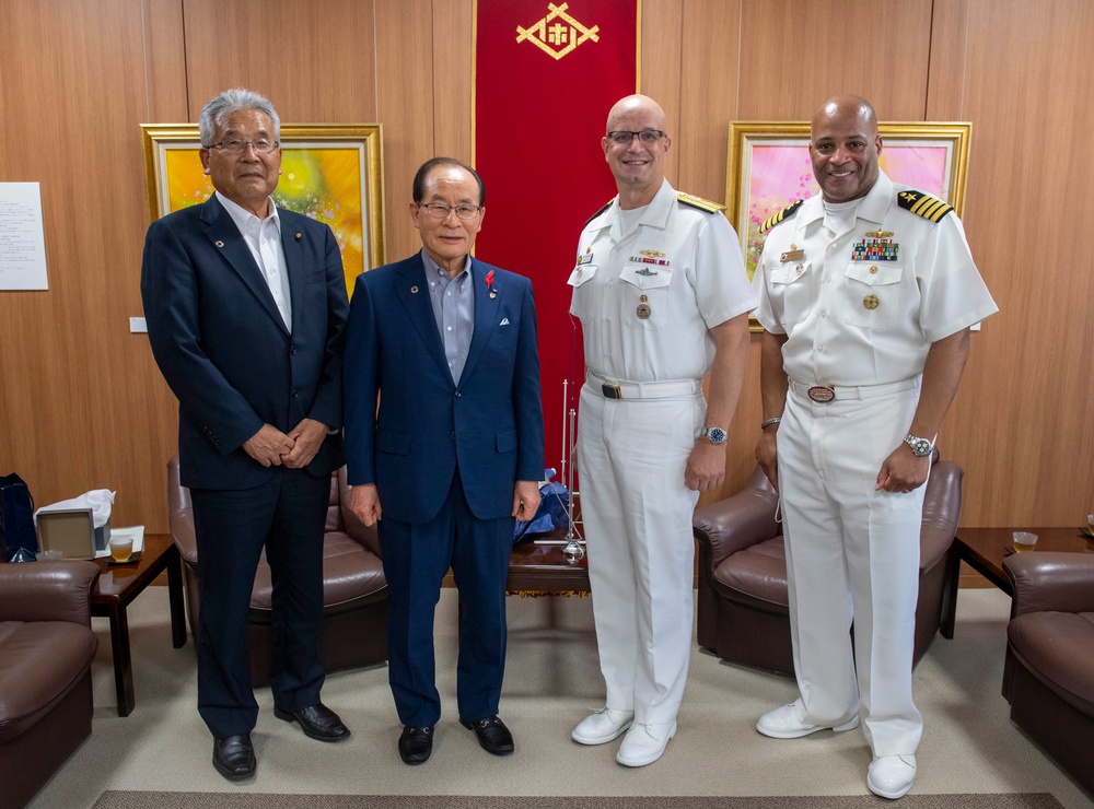 CNFJ visits Sasebo City Mayor's Office