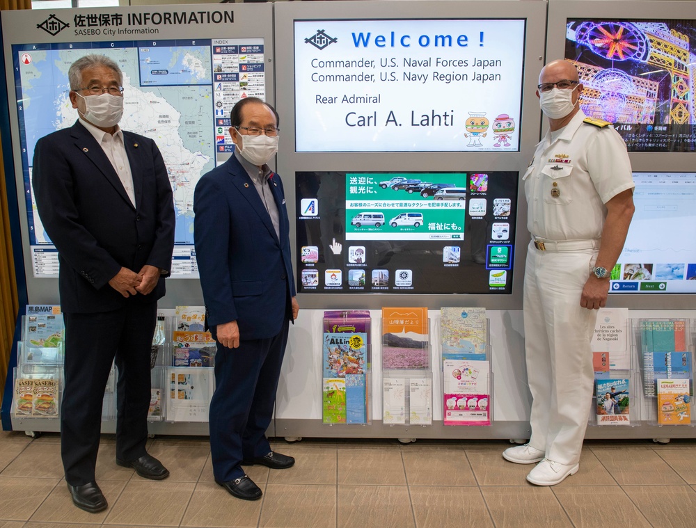 CNFJ visits Sasebo City Mayor's Office