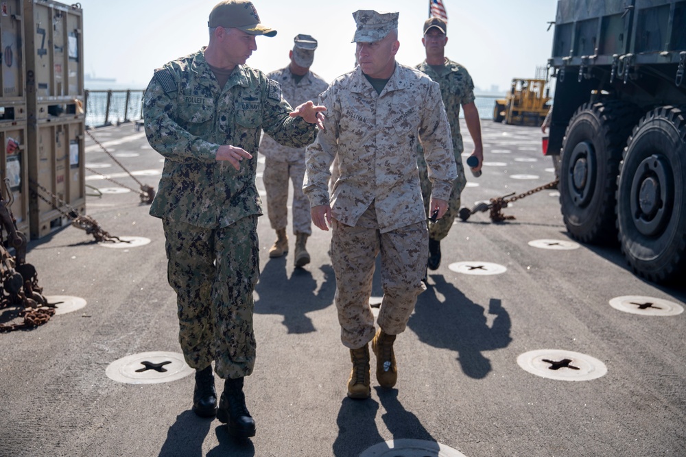Task Force 51/5 Commanding General visits 11th MEU, USS Pearl Harbor