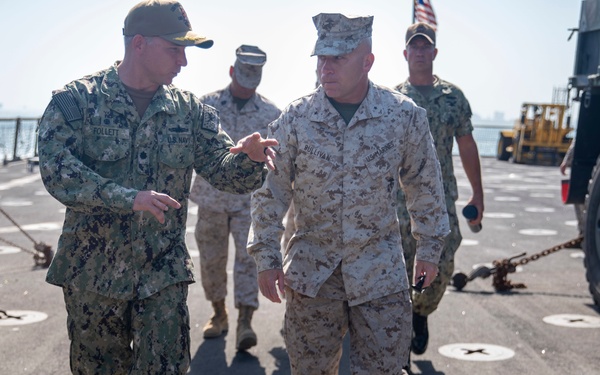 Task Force 51/5 Commanding General visits 11th MEU, USS Pearl Harbor