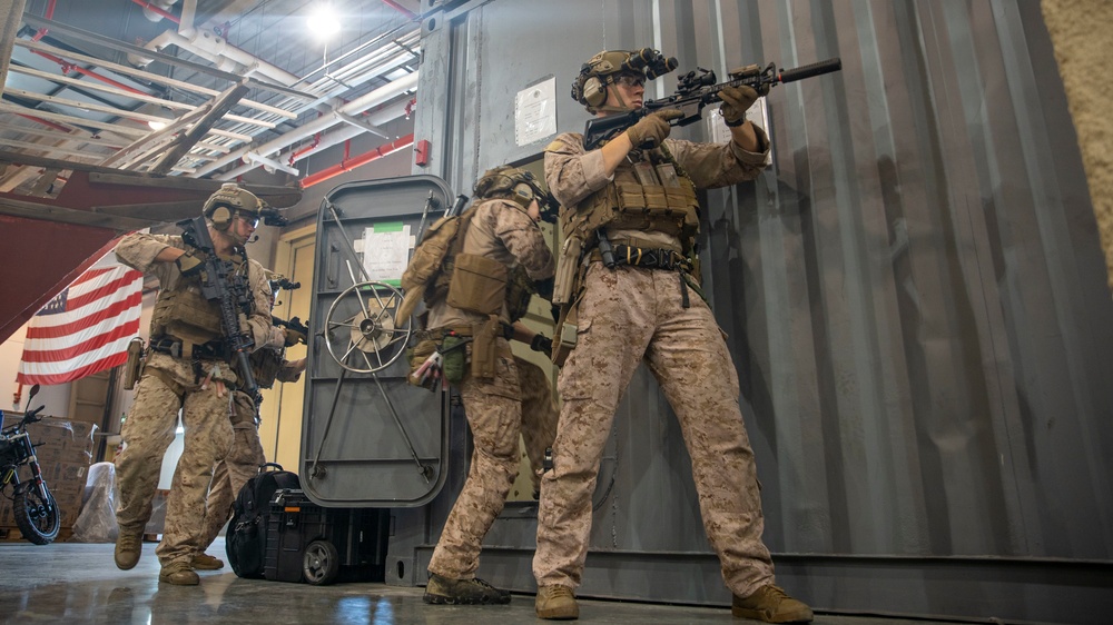 11th MEU ADRD trains at NSA Bahrain