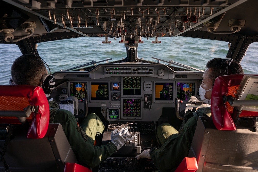 Japan Maritime Self-Defense Force Air Rescue Squadron 71 conducts search, rescue exercise