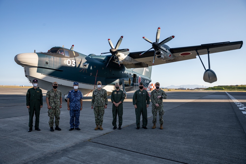 Japan Maritime Self-Defense Force Air Rescue Squadron 71 conducts search, rescue exercise
