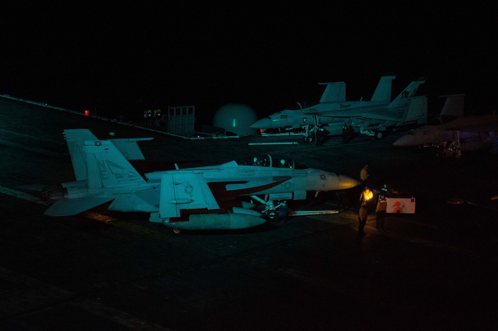 USS Carl Vinson (CVN 70) Conducts Flight Operations in South China Sea
