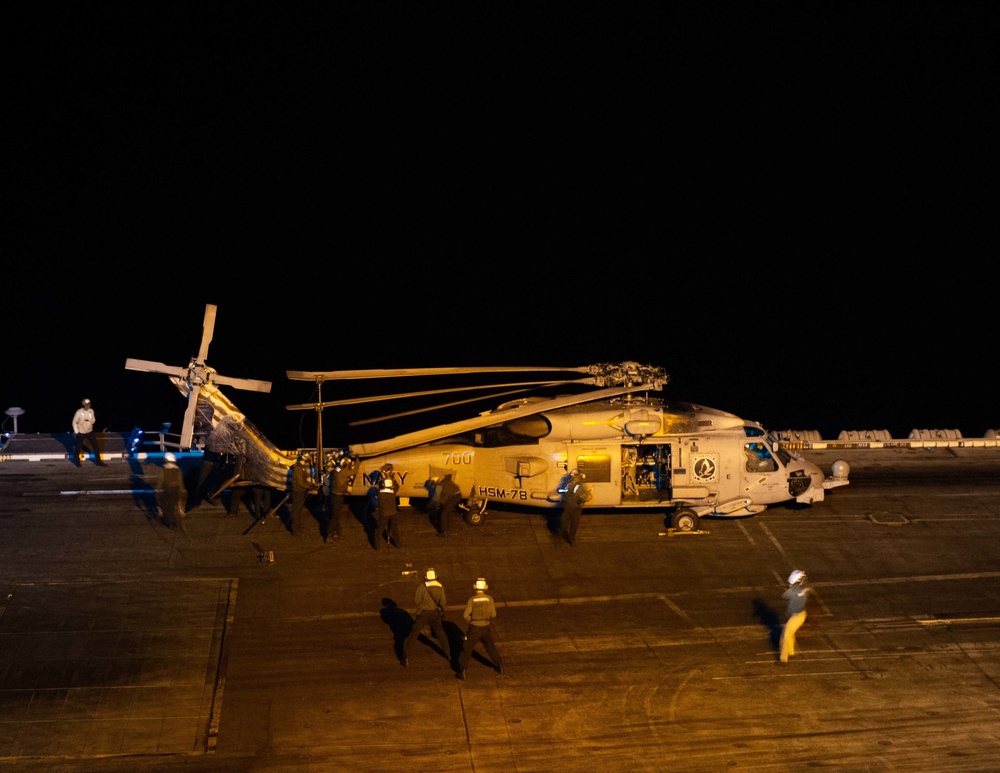 USS Carl Vinson (CVN 70) Conducts Flight Operations in South China Sea