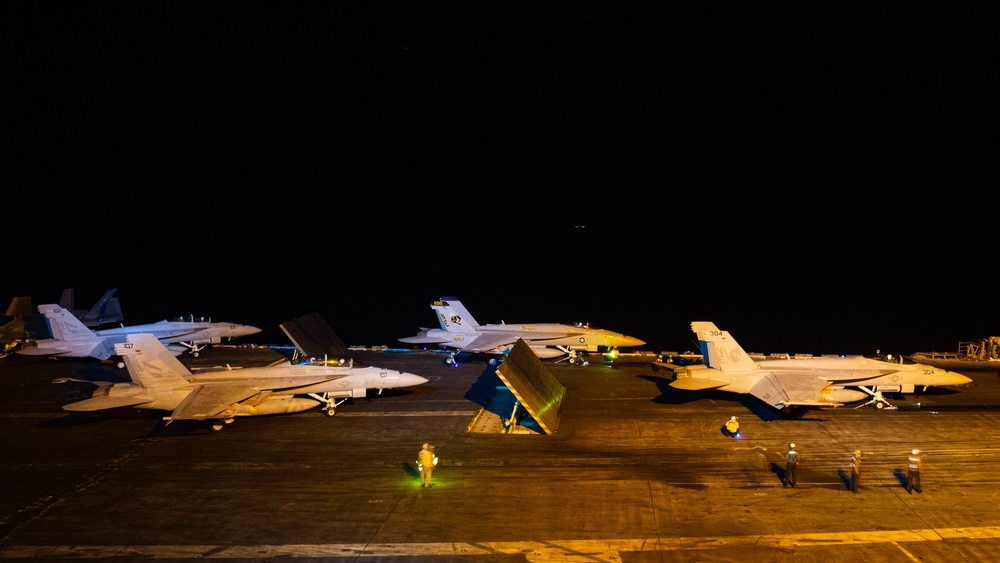 USS Carl Vinson (CVN 70) Conducts Flight Operations in South China Sea