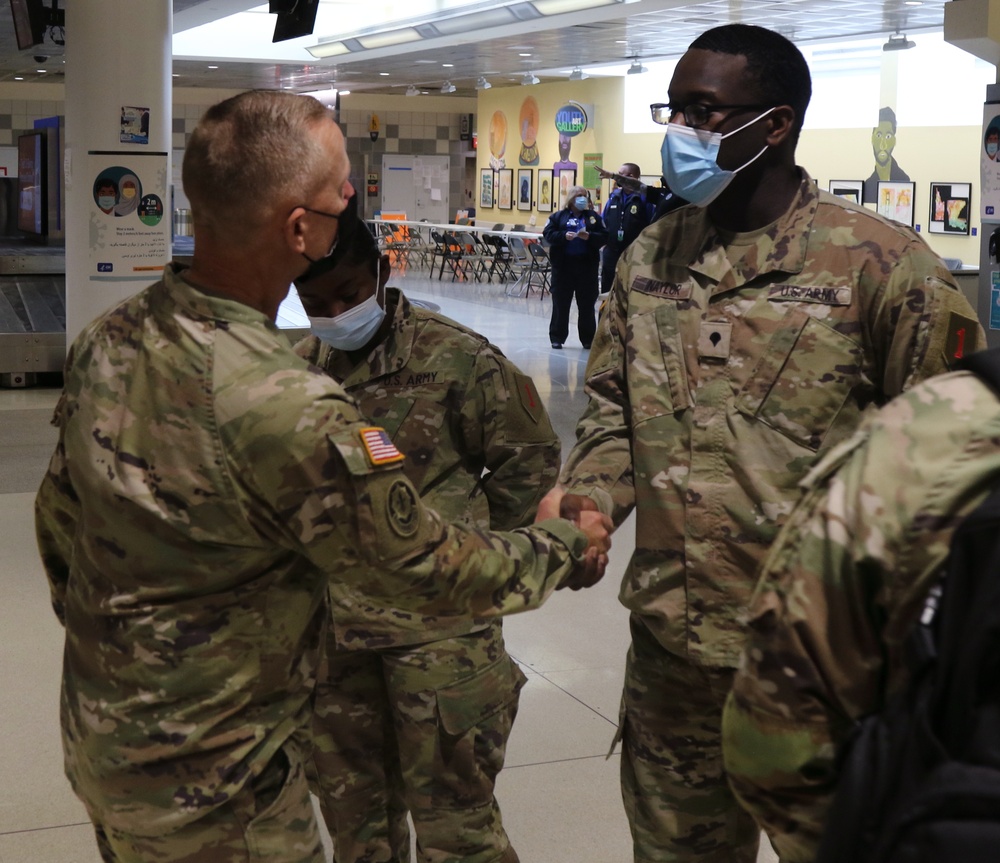 1st Infantry Division Command Team Visits Philadelphia APOD