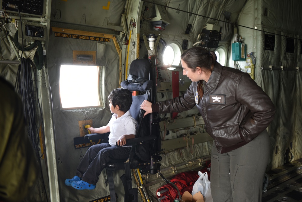 All-female crew supports “The Sky’s No Limit: Girls Fly Too” outreach event in Canada