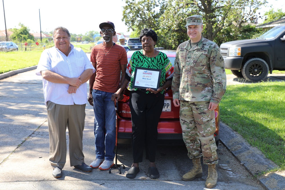 U.S. Army Corps of Engineers commemorates 20,000th blue roof installation in Houma, Louisiana