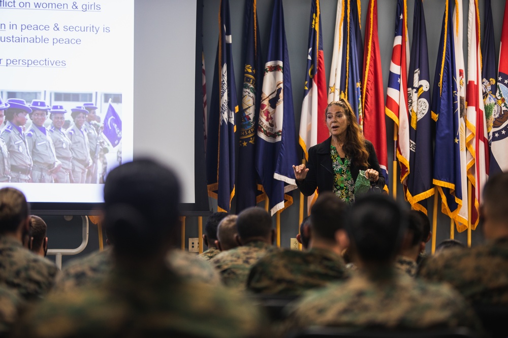 26th Marine Expeditionary Unit receives a gender and diversity class