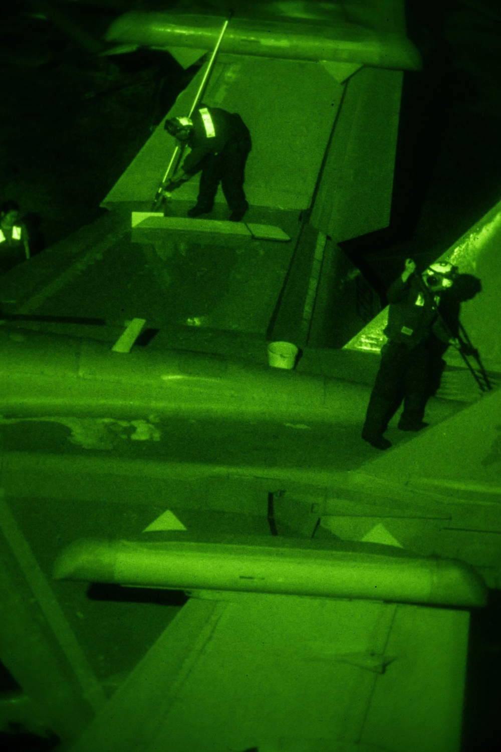 USS Carl Vinson (CVN 70) Conduct Night-Time Flight Deck Operations