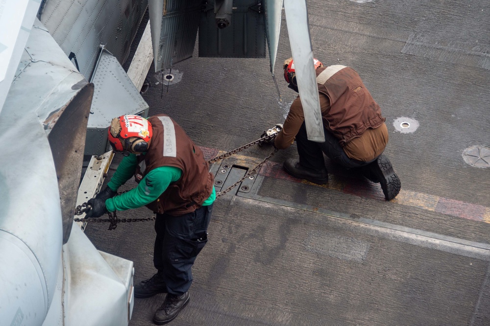 USS Carl Vinson (CVN 70) Conducts Flight Operations