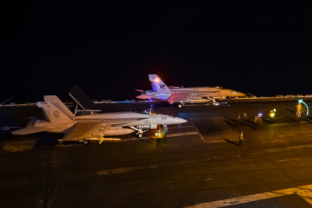 USS Carl Vinson (CVN 70) Conducts Night Time Flight Operations