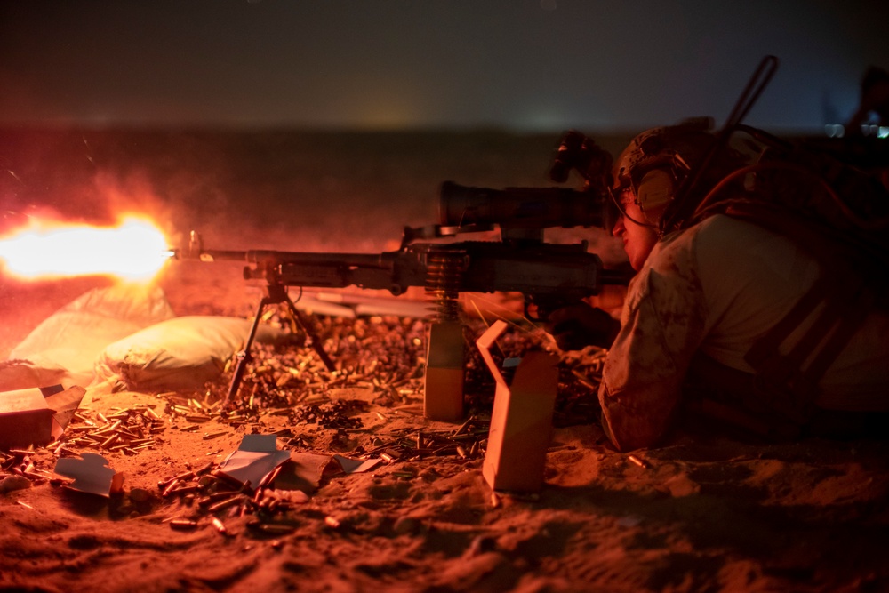 11th MEU ADRD conducts night machine gun range in Kuwait