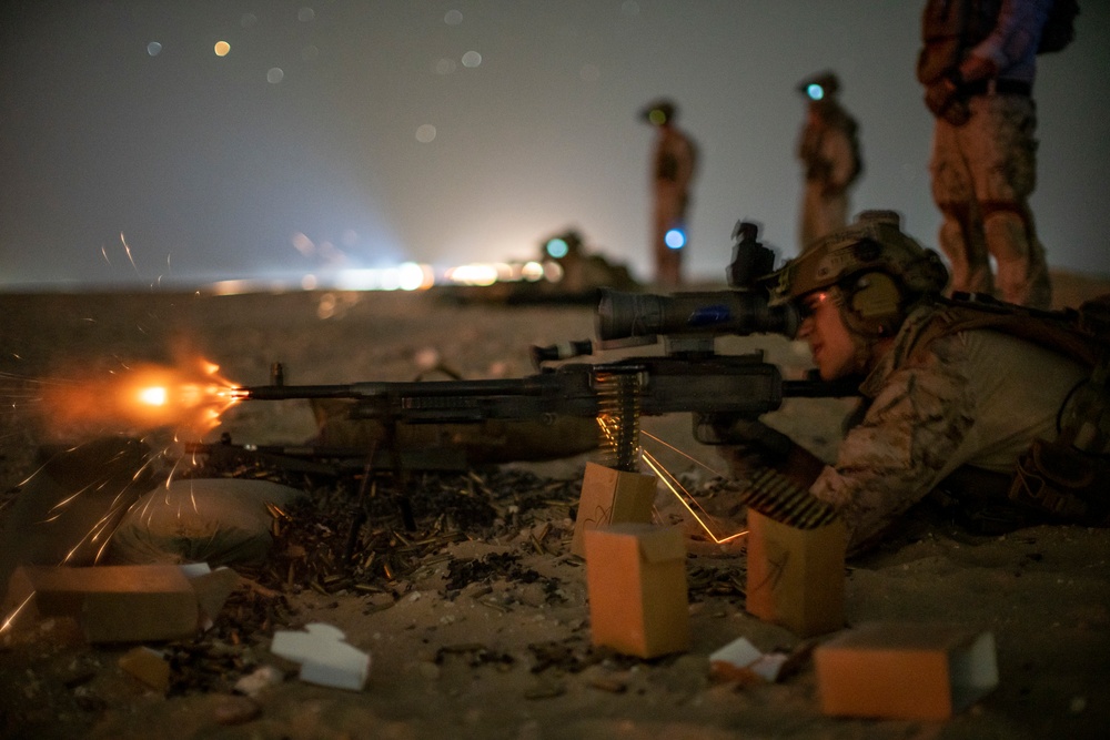 11th MEU ADRD conducts night machine gun range in Kuwait