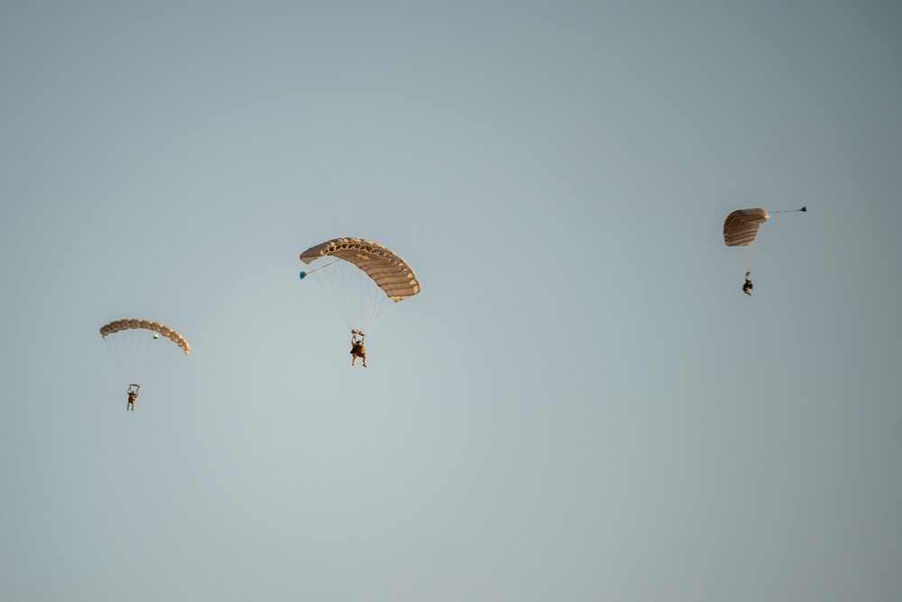 11th MEU ADRD conducts free-fall package in Kuwait