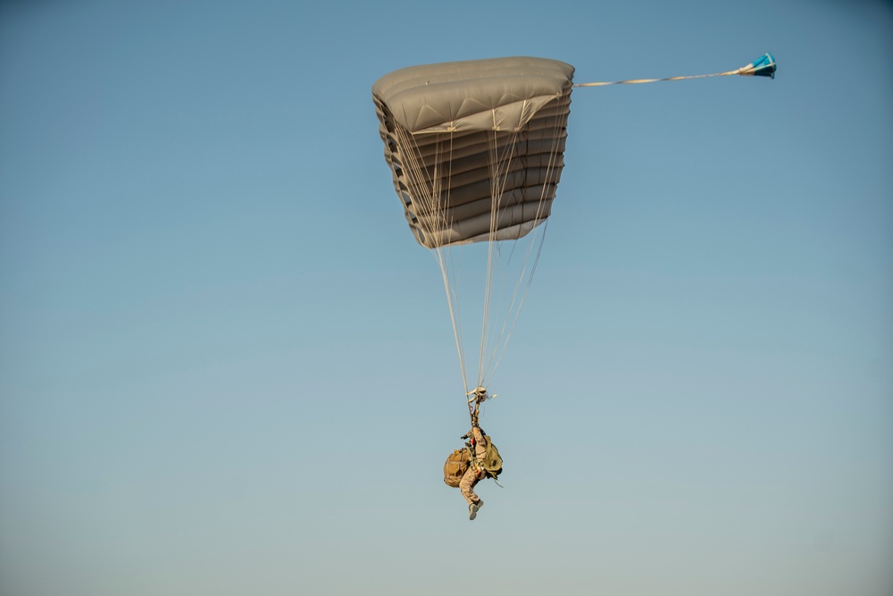 11th MEU ADRD conducts free-fall package in Kuwait
