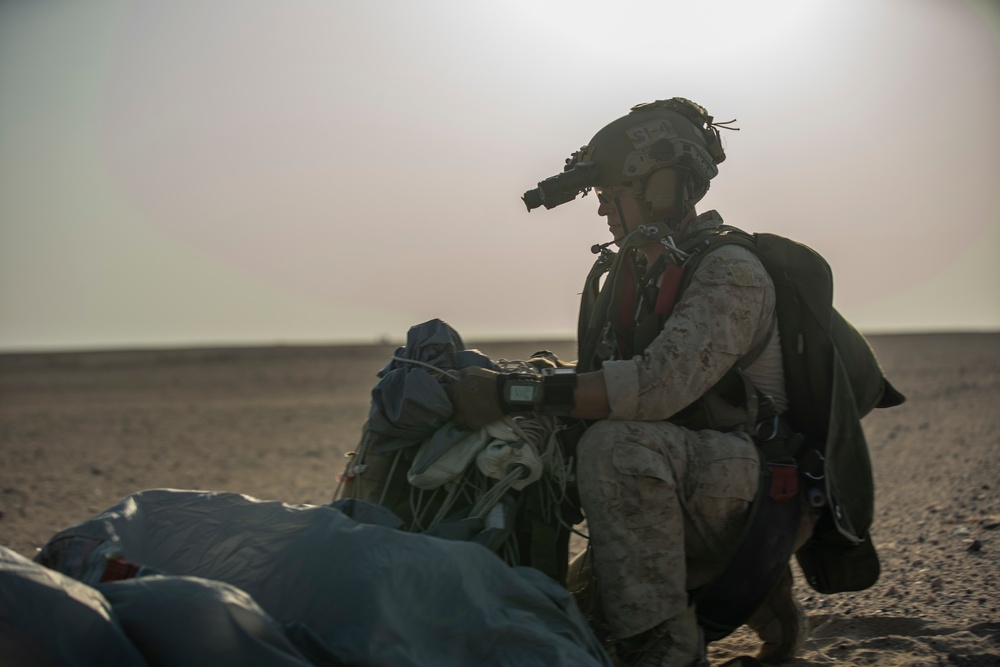 11th MEU ADRD conducts free-fall package in Kuwait