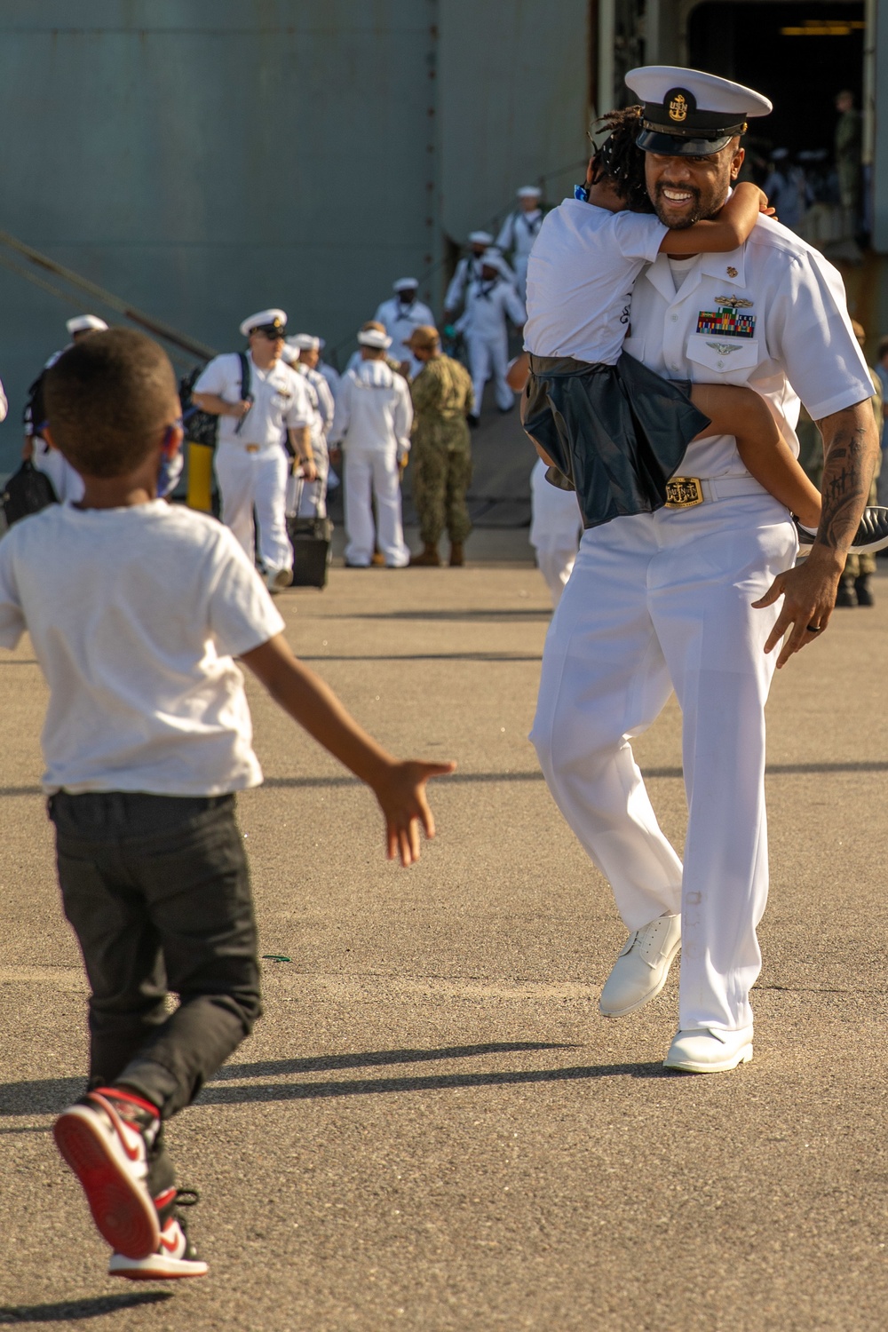 USS Iwo Jima Returns To Homeport