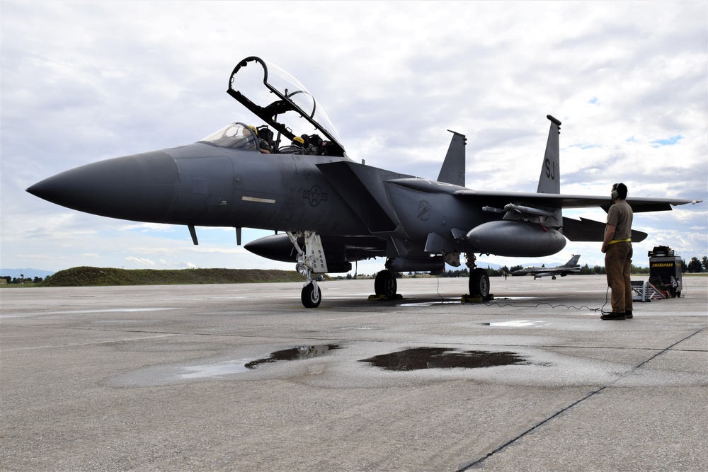 Strike Eagles “forge” bond with Greek allies