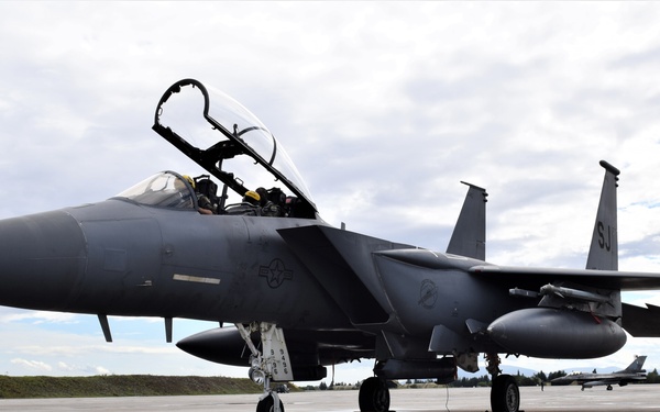 Strike Eagles “forge” bond with Greek allies