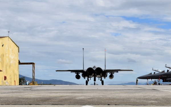 Strike Eagles “forge” bond with Greek allies
