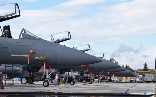 Strike Eagles “forge” bond with Greek allies