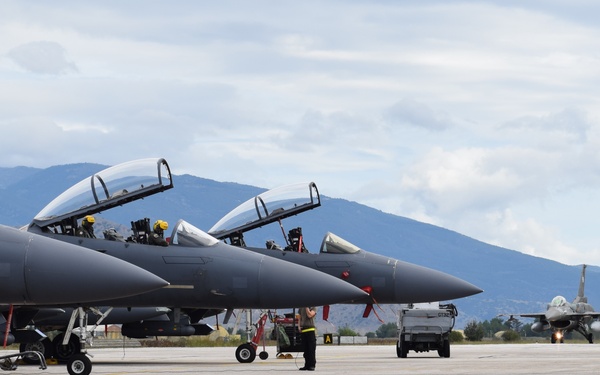Strike Eagles “forge” bond with Greek allies