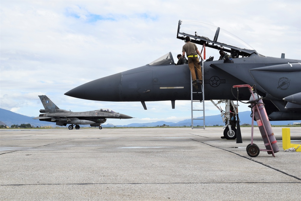 Strike Eagles “forge” bond with Greek allies