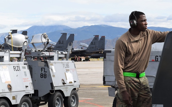 Strike Eagles “forge” bond with Greek allies