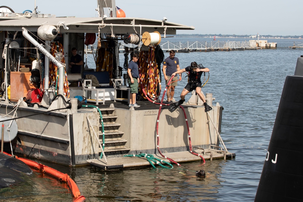 MARMC Divers Repair USS New Hampshire Vent Valves