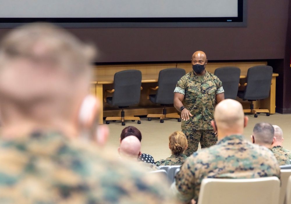2nd MEB Commanding General gives safety brief and award