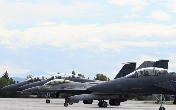 Strike Eagles sharpen talons alongside Greek F-16s