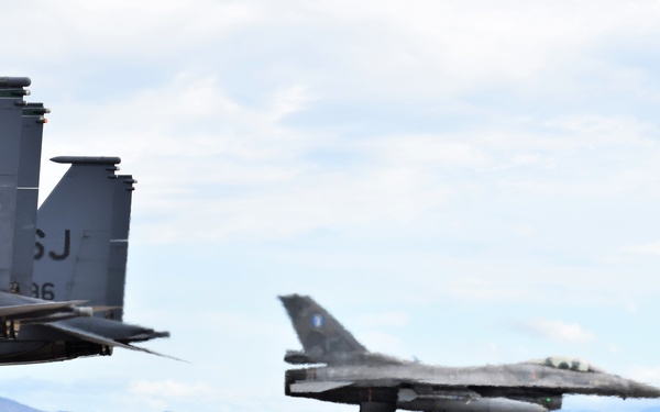 Strike Eagles sharpen talons alongside Greek F-16s