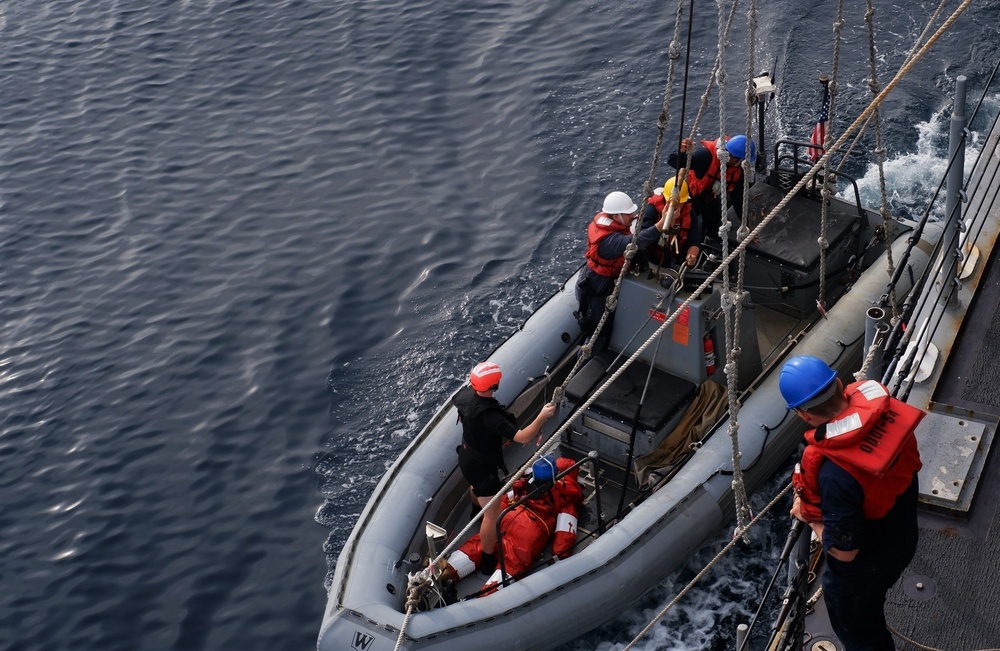 USS Lake Champlain (CG 57) Conducts Small Boat Operations