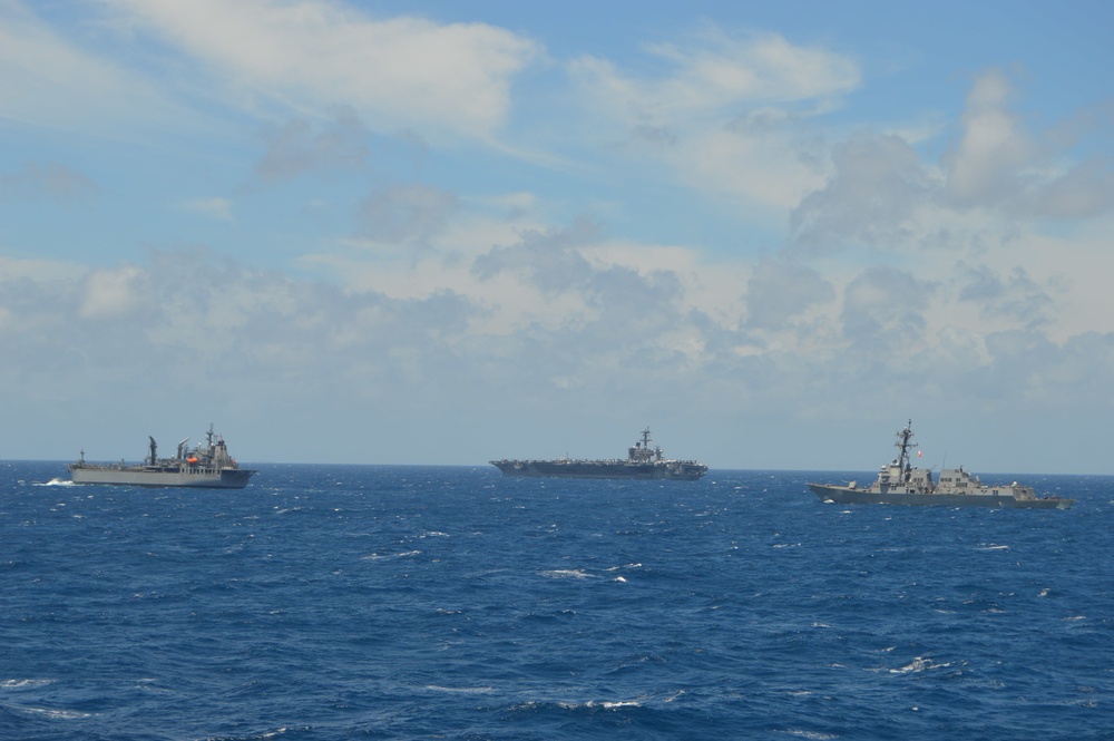 USS Lake Champlain (CG 57) Conducts Bilateral Exercise with Royal Australian Navy