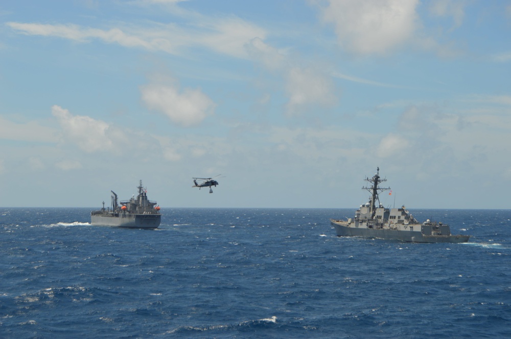 USS Lake Champlain (CG 57) Conducts Bilateral Exercise with Royal Australian Navy