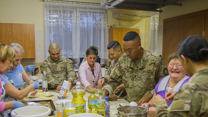 50th Regional Support Group Soldiers prepare meal with locals in Poland